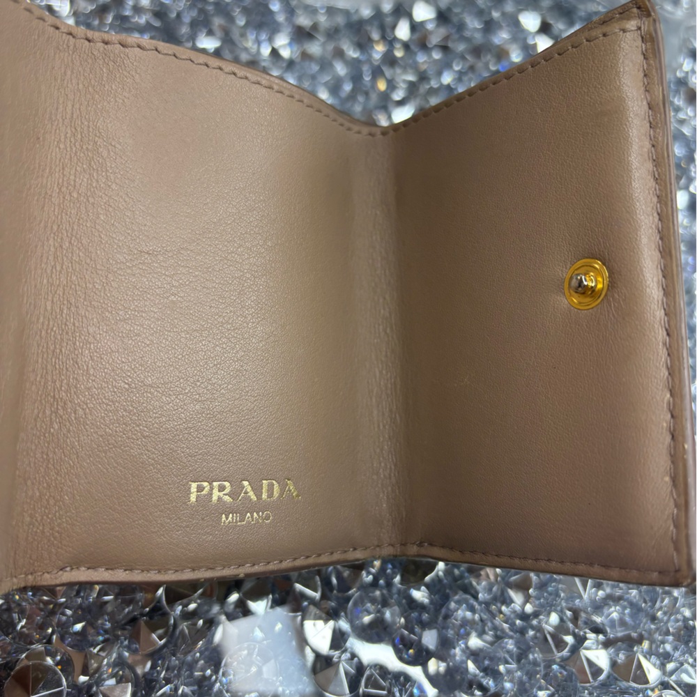 Prada repainted Vitello Move Envelope compact wallet GUC - Picture 8 of 9